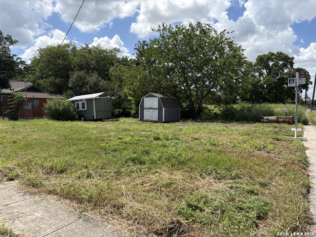 1707 S Presa Property Photo 1