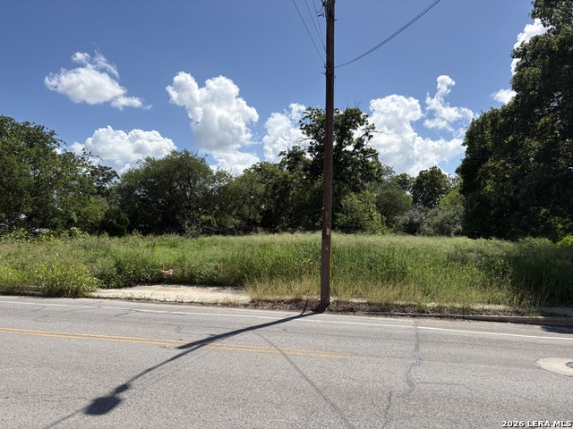 1703 S Presa Property Photo 1