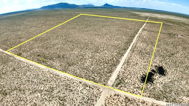 201 E Roadrunner Rd Property Photo 1