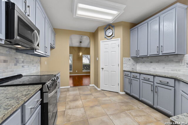 8230 Piney Wood Run Property Photo 12