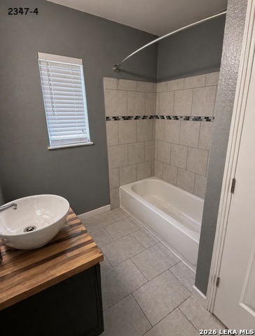 2331 Cincinnati Property Photo 2