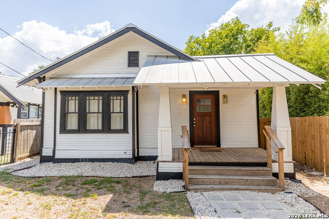 1010 BURNET ST Property Photo 1