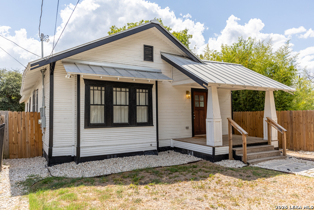1010 Burnet St Property Photo 3