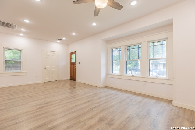 1010 Burnet St Property Photo 6
