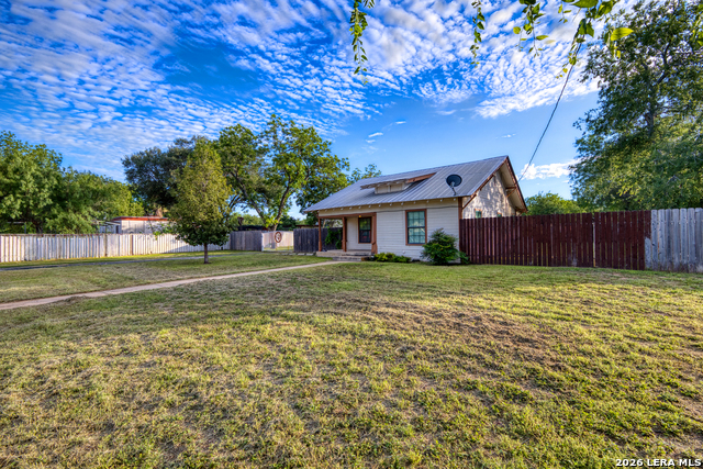 1231 N High St Property Photo 4