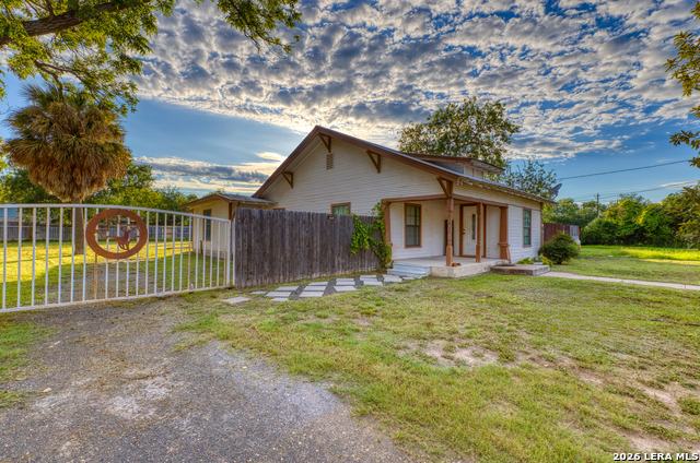 1231 N High St Property Photo 5