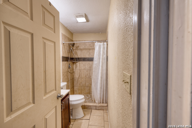 1231 N High St Property Photo 15
