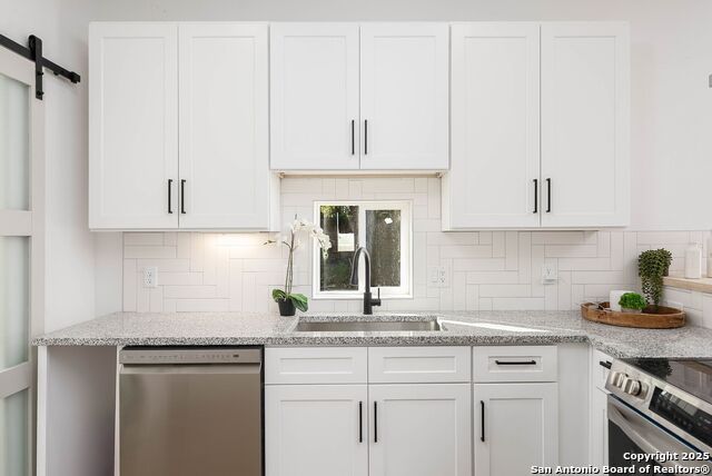 1210 Gardina Property Photo 7