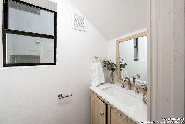 1210 Gardina Property Photo 9