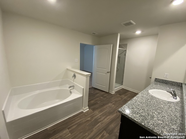 3006 Citron Gdn Property Photo 12