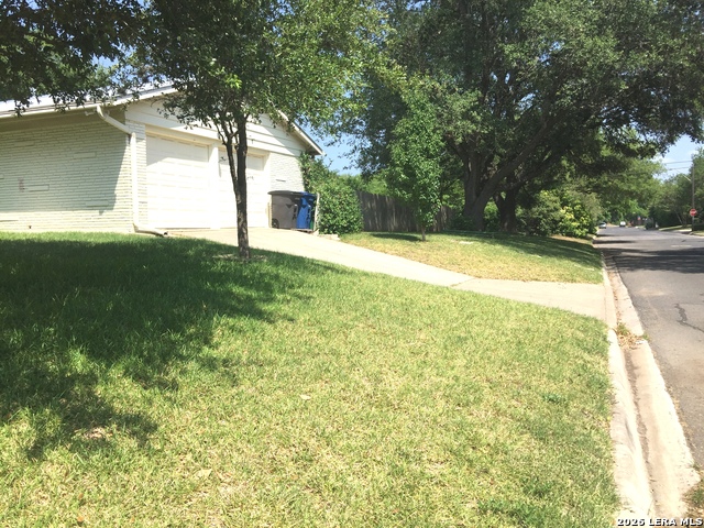 1014 Mount Kisco Dr Property Photo 4