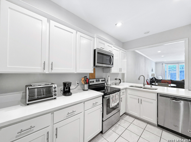 7707 Broadway Property Photo 6