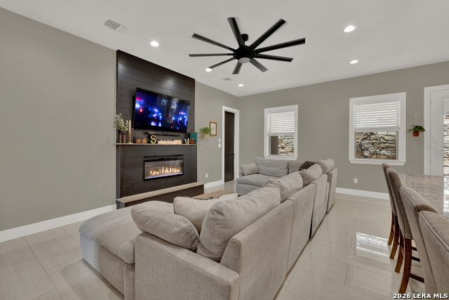 627 Hummingbird Property Photo 6