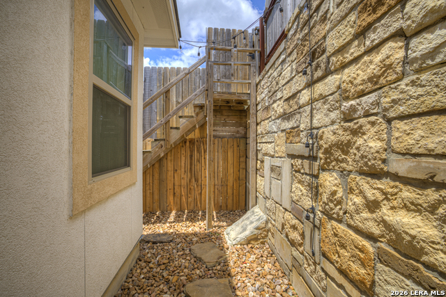 627 Hummingbird Property Photo 24