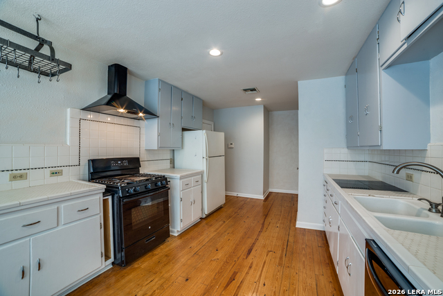 244 Halcyon Pl Property Photo 4