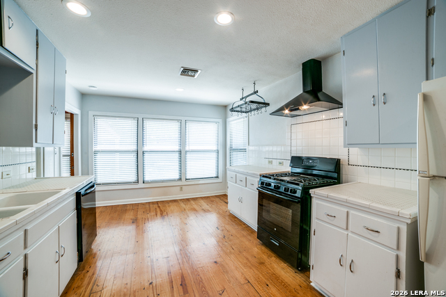 244 Halcyon Pl Property Photo 6