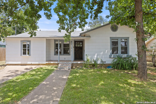 106 W Mulberry Property Photo 1
