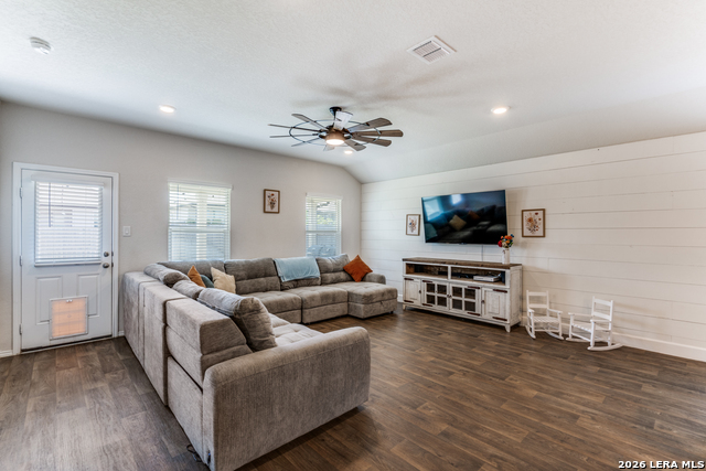 816 Indigo Property Photo 4