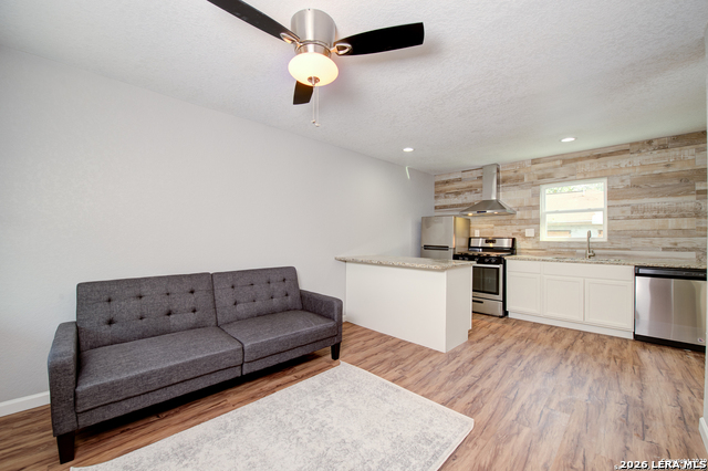 218 Natalen Ave Property Photo 6
