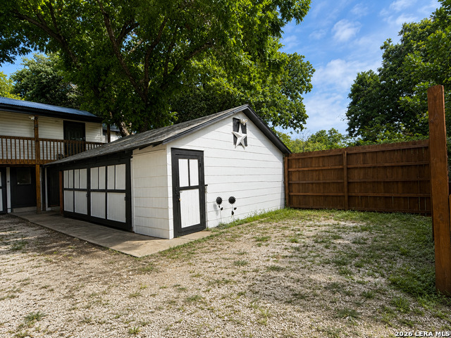 843 Cross St Property Photo 2