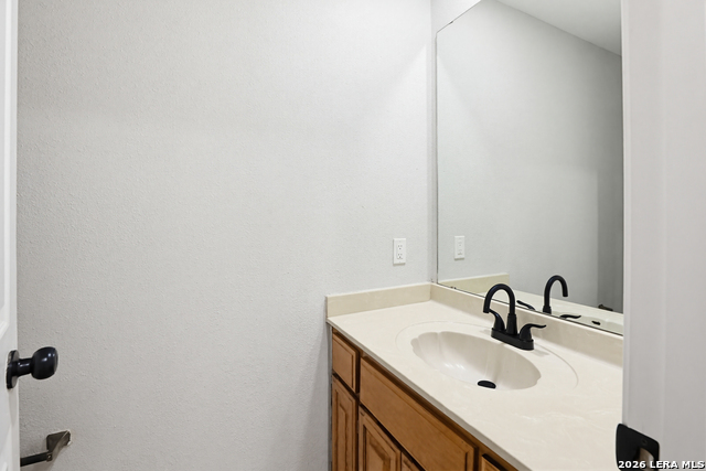 401 Thetford Property Photo 11
