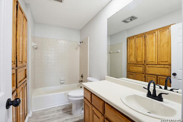 401 Thetford Property Photo 16