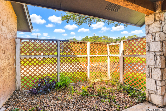 401 Thetford Property Photo 18