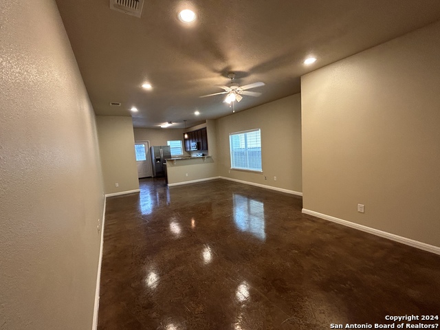 570 Advantage Property Photo 3