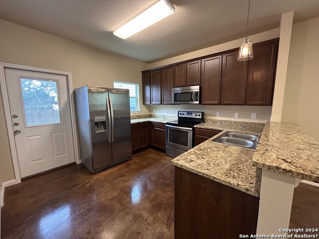 570 Advantage Property Photo 5