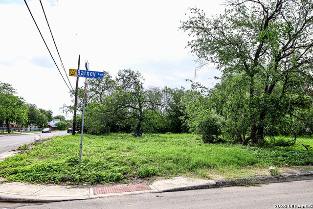 2402 Barney Ave Property Photo 2