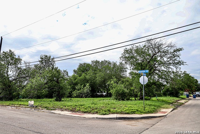 2402 Barney Ave Property Photo 4
