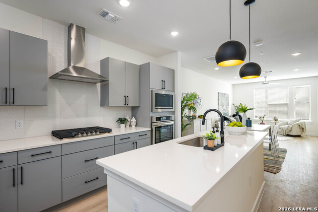 719 E Locust Property Photo 2