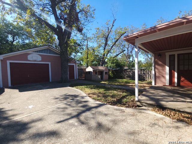1138 W Magnolia Ave Property Photo 16