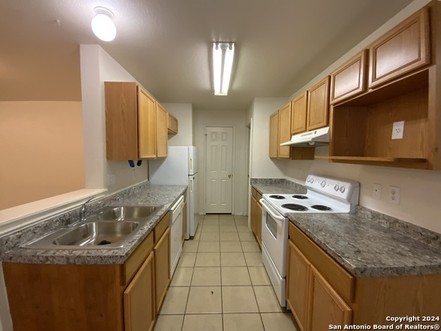 8917 Maverick Draw Property Photo 3