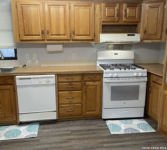 8429 Braewick Property Photo 8