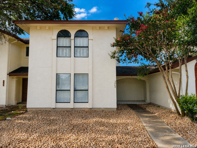5868 Royal Ridge Dr Property Photo 2