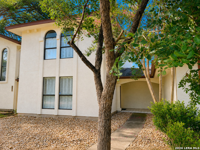 5868 Royal Ridge Dr Property Photo 4