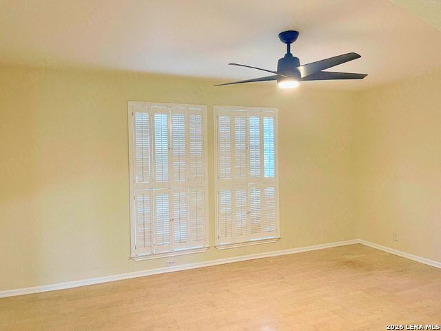 5868 Royal Ridge Dr Property Photo 6