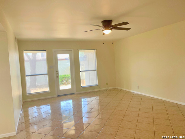 5868 Royal Ridge Dr Property Photo 8