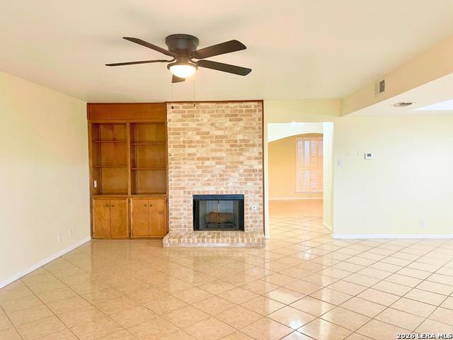 5868 Royal Ridge Dr Property Photo 9