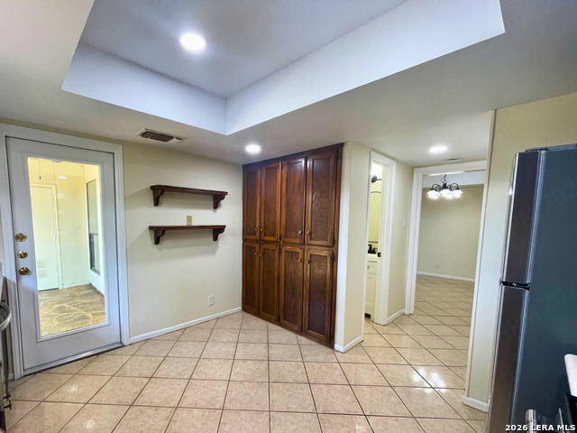 5868 Royal Ridge Dr Property Photo 12