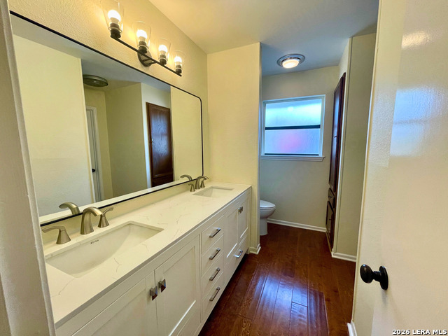 5868 Royal Ridge Dr Property Photo 14