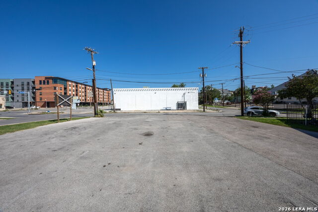 302 W Euclid Property Photo 4