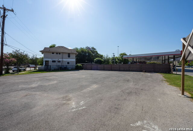 302 W Euclid Property Photo 6