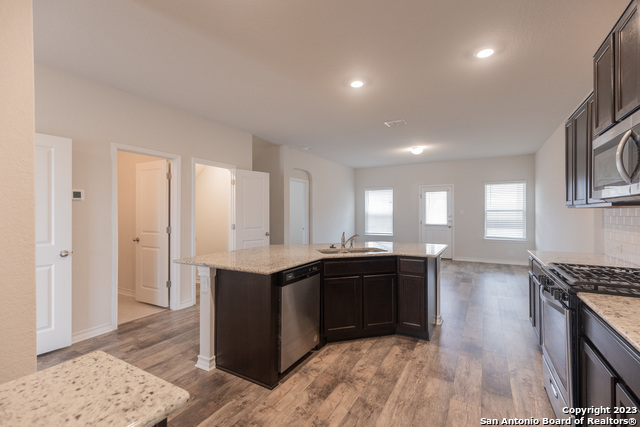 9819 Bratten Rise Property Photo 9