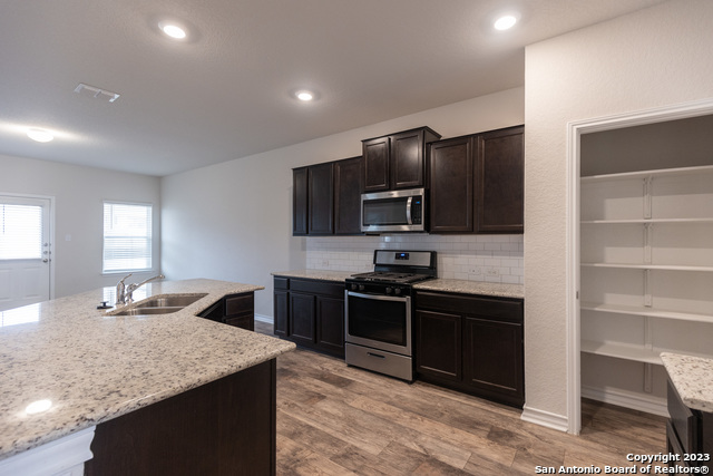 9819 Bratten Rise Property Photo 10