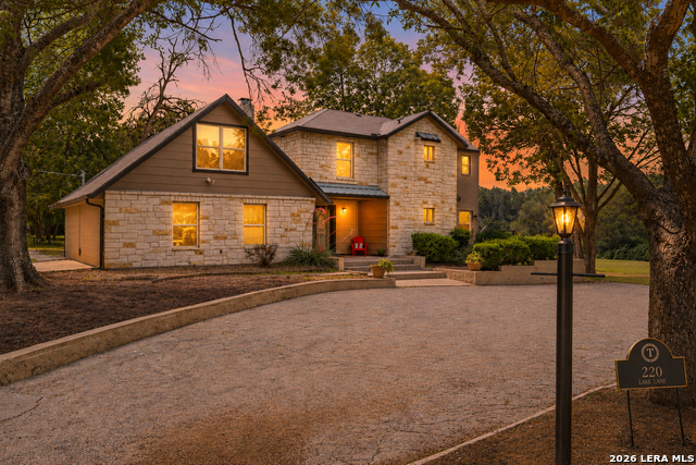 220 LARK LN