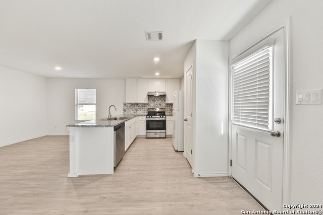 10626 Mcclintock Dr Property Photo 6