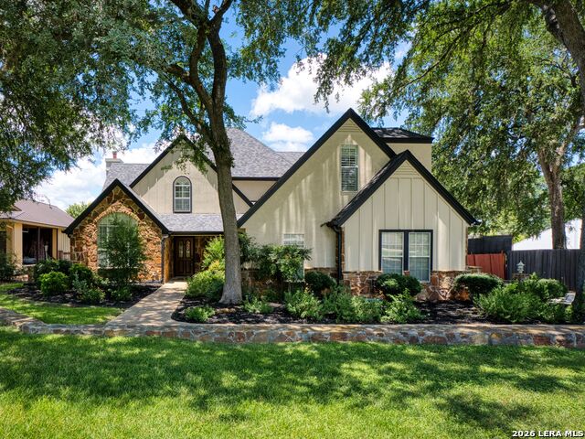 230 W Hosack St Property Photo 1