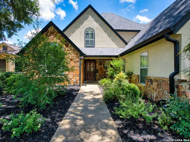 230 W Hosack St Property Photo 2